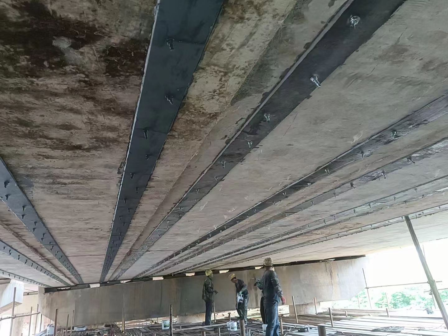 兰州桥梁加固——粘贴钢板加固法